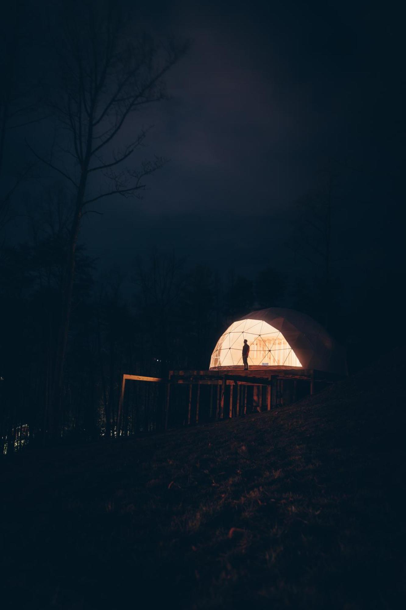Luxury tent Dome And Mountain Views Hot Tub