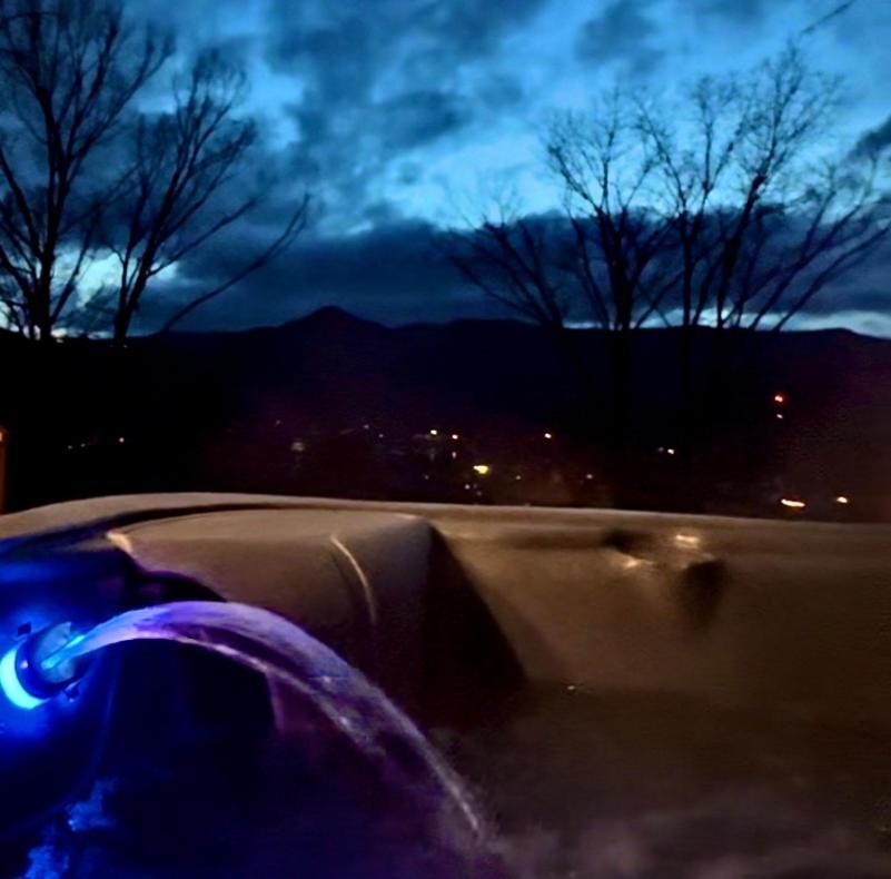 Dome And Mountain Views Hot Tub Luxury tent Hiawassee
