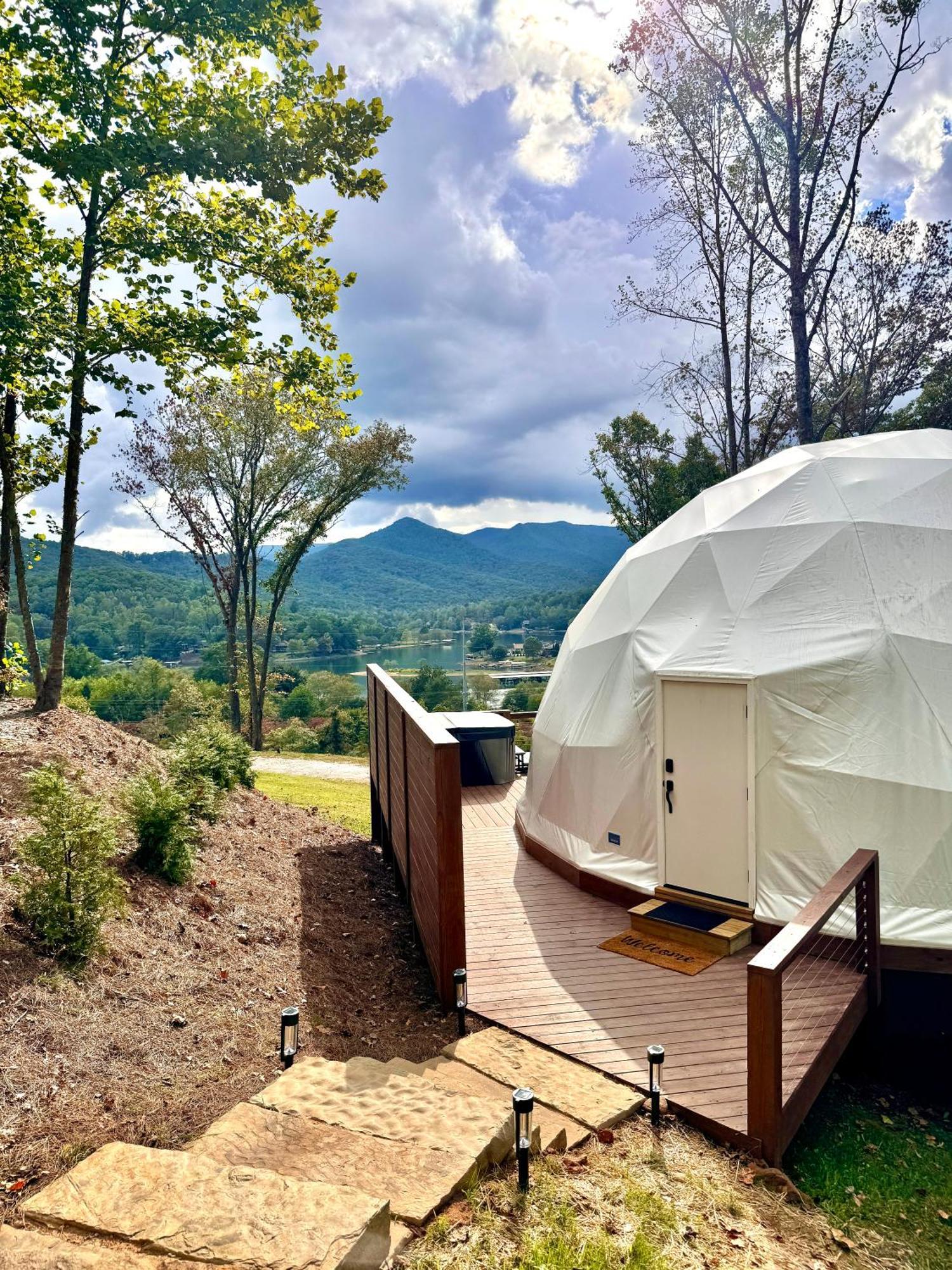 Luxury tent Dome And Mountain Views Hot Tub Hiawassee