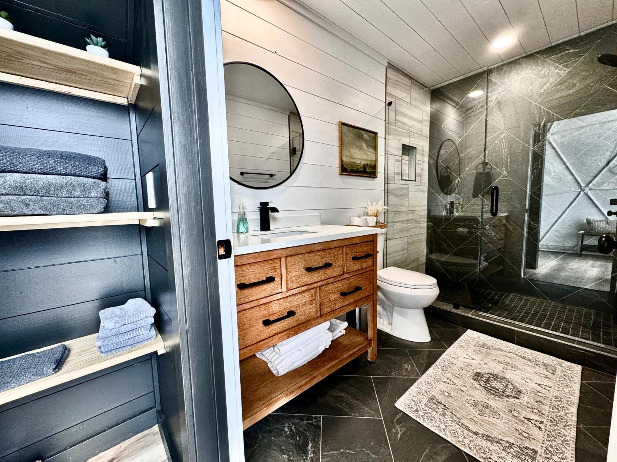 Dome And Mountain Views Hot Tub Luxury tent Hiawassee